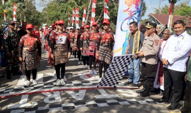 Bersama-Bupati-dan-Forkopimda,-Wakapolres-Belu-Lepas-Peserta-Gerak-Jalan-Kemerdekaan-8-KM-Sambut-HUT-RI-ke-80