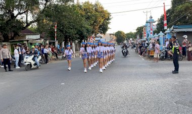 Tidak-Kenal-Lelah-Jamin-Keamanan-dan-Kelancaran-Lalu-Lintas,-Personel-Polres-Belu-Berjibaku-dari-Siang-Hingga-Malam-Amankan-Gerak-Jalan-17-KM-Sambut-HUT-RI-ke-80