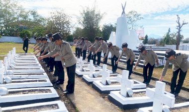 Wujud-Penghormatan-Terhadap-Jasa-Para-Pahlawan,-Srikandi-Polwan-Polres-Belu-Ziarah-ke-TMP-Seroja-Jelang-Hari-Jadi-Polwan-ke-77