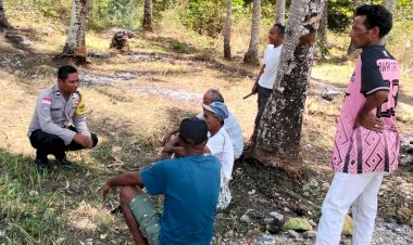 Duduk-Bersama-Jalin-Keakraban,-Bhabinkamtibmas-Polres-Belu-Ajak-Warga-Jaga-Kamtibmas-dan-Waspadai-Bencana-Alam