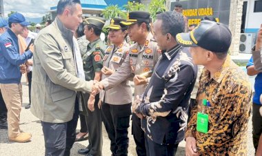 Ada-Menteri-AHY,-Kapolres-Belu-Sambut-Hangat-Kedatangan-Tiga-Menteri-Kabinet-Merah-Putih-di-Bandara-A.A-Bere-Tallo