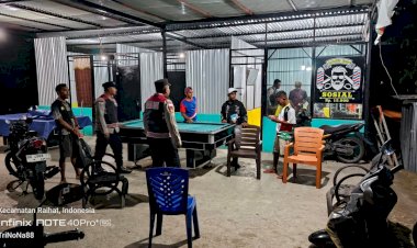 Turun-Menyapa-Warga,-Tim-Patroli-Gabungan-Polsek-Raihat-Imbau-Sekelompok-Pemuda-Jauhi-Judi-dan-Minuman-Keras