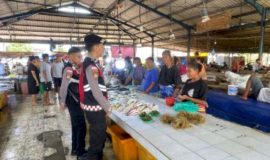 Ada-Gangguan-Kamtibmas-Segera-Telepon-110,-Imbau-Tim-Turjawali-Samapta-Polres-Belu-saat-Gelar-Patroli-di-Kawasan-Pasar-Baru