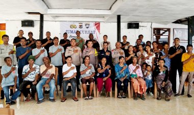 Jumat-Curhat-bersama-Wakapolres-Belu,-Warga-Desa-Tulakadi-Apresiasi-Kinerja-Polri-dan-Curhat-Sulitnya-Mendapatkan-Air-Bersih