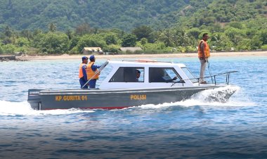 Pantau-Lalu-Lintas-Pelayaran-Jelang-Nataru,-Tim-Gabungan-Polres-Belu-Gelar-Patroli-Perairan-di-Wilayah-Tapal-Batas
