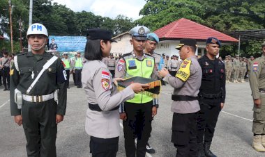 Kesiapan-Pengamanan-Nataru,-Wakapolres-Belu,-KOMPOL-Lorensius-Pimpin-Apel-Gelar-Pasukan-Operasi-Lilin-Turangga-2025