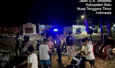 Nongkrong-Hingga-Larut-Malam-di-Emperan-Toko-dan-Pinggir-Jalan-Raya,-Belasan-Pemuda-di-Atambua-di-Bubarkan-Tim-Patroli-Gabungan-Polres-Belu