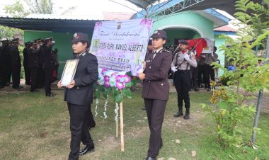 Beri-Penghormatan-Terakhir,-Polres-Belu-Gelar-Upacara-Pemakaman-Almarhum-AIPTU-Purn.-Manuel-Alberto