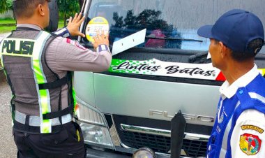 Ops-Keselamatan-2026,-Sat-Lantas-Polres-Belu-Gelar-Ramp-Chek-Bus-Angkutan-Lintas-Batas-Negara,-Pastikan-Kendaraan-Layak-Jalan-untuk-Keselamatan-Bersama