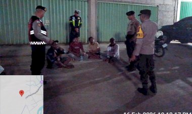 Patroli-hingga-Dini-Hari-Jelang-Imlek-2026,--Gabungan-Piket-Fungsi-dan-Pamapta-Polres-Belu-Bubarkan-Kelompok-Pemuda-yang-Nongkrong-hingga-Larut-Malam