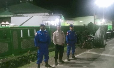 Jamin-Keamanan-Umat-di-Bulan-Ramadan-1447-H,-Polsek-Kakuluk-Mesak-dan-Sat-Polairud-Polres-Belu-Amankan-Ibadah-Tarawih-di-Masjid-Al-Huda-Atapupu