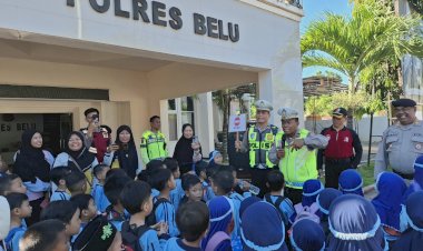 Ingin-Tahu-Lebih-Dekat-Profesi-Polisi-,-Ratusan-Anak-anak-TK-RA-Hidayatullah-Atambua-Kunjungi-Polres-Belu-di-Momen-Hardiknas