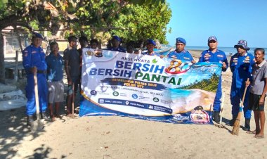 Setelah-Sat-Samapta,-Giliran-Sat-Polairud-Polres-Belu-Bereskan-Sampah-di-Kawasan-Wisata-Dukung-Gerakan-Indonesia-ASRI