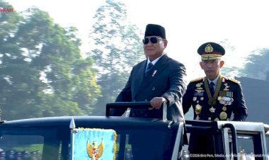 Naik-Maung,-Prabowo-Didampingi-Kapolri-Cek-Pasukan-Hari-Bhayangkara-ke-80