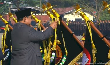 Prabowo-Beri-Tanda-Kehormatan-Nugraha-Sakanti-ke-11-Satker-Polri