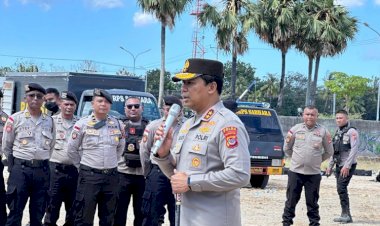 Kapolda-NTT-Beri-Motivasi-Personel-Ditsamapta-Saat-Simulasi-Pengendalian-Massa