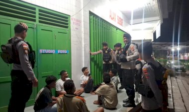 Stop-Nongkrong-Sambil-Mengkosumsi-Miras,-Imbau-Tim-Turjawali-Polres-Belu-ke-Sekelompok-Muda-Saat-Gelar-Patroli-Dialogis-di-Akhir-Pekan
