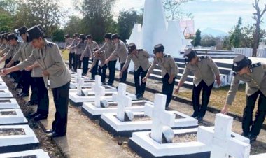 Wujud-Penghormatan-Terhadap-Jasa-Para-Pahlawan,-Srikandi-Polwan-Polres-Belu-Ziarah-ke-TMP-Seroja-Jelang-Hari-Jadi-Polwan-ke-78