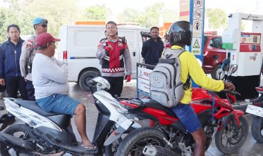 Pimpin-Langsung-Patroli-Dialogis,-Kapolres-Belu,-AKBP-I-Gede-Eka-Putra-Astawa-Pantau-Tujuh-SPBU,-Pastikan-Distribusi-BBM-Berjalan-Kondusif-dan-Sesuai-Mekanisme