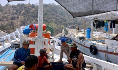 Gelar-Patroli-di-Dermaga-Atapupu,-Sat-Polairud-Polres-Belu-Imbau-Masyarakat-Utamakan-Keselamatan-Berlayar
