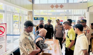 Perketat-Pengawasan-Narkoba-di-Pos-Lintas-Batas-Motaain,-Kapolres-Belu-bersama-Tim-BNNK-Belu-Cek-Urine-Tiga-Pelintas-Batas-dan-Dua-Sopir-Rental
