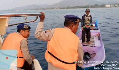 Temui-Nelayan-Saat-Patroli,-Personel-Sat-Polairud-Polres-Belu-Imbau-Pentingnya-Bawa-Alat-Keselamatan-Saat-Melaut
