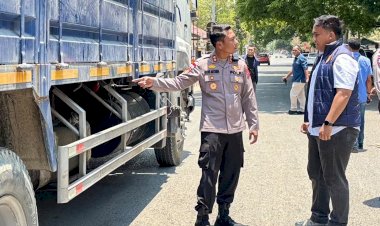 Cegah-Penyalahgunaan-BBM-Subsidi,-Polres-Belu-Lepas-Tangki-Modifikasi-Dua-Truk-Tronton-yang-Diamankan