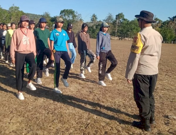 Di Latih Bhabinkamtibmas Polres Belu, Tim Putri Desa Lawalutolus Siap Ikut Lomba Gerak Jalan Tingkat Kecamatan Sambut HUT RI ke 80