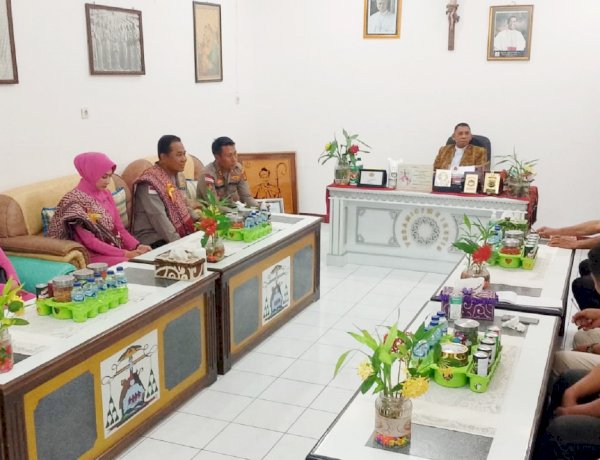 Harmonisasi Polri dan Tokoh Agama: Kapolda NTT bersama Ketua Bhayangkari Daerah NTT Lakukan Silaturahmi ke Uskup Atambua