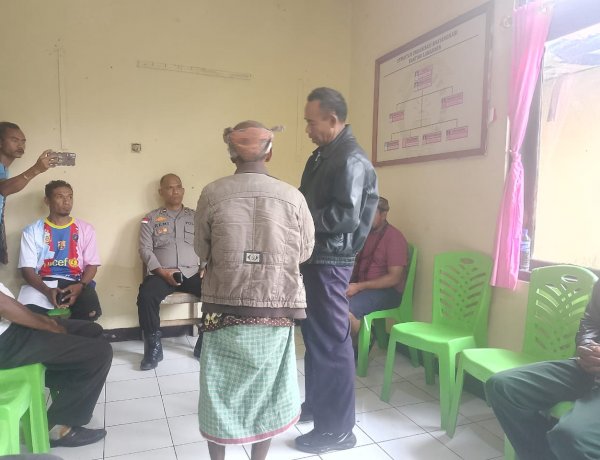 Bersama Ketua Suku dan Tokoh Masyarakat, Polsek Lamaknen Polres Belu Mediasi Kasus Perzinahan