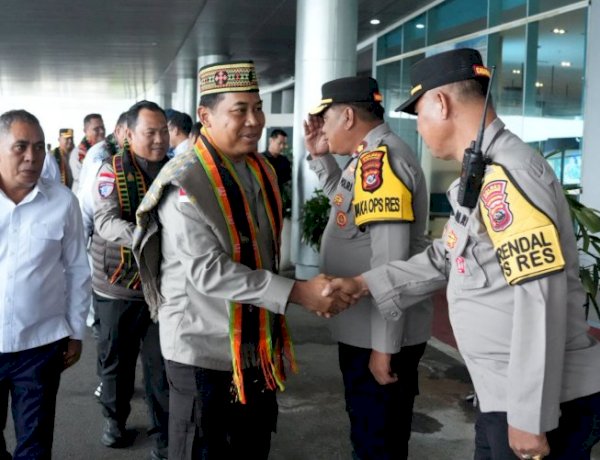 Tiba di Manggarai Barat, Kapolda NTT Langsung Tinjau Posko Terpadu Nataru Bandara Komodo