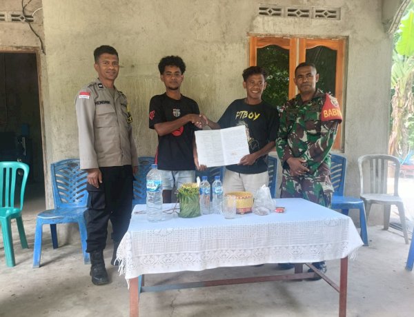 Bersama Ciptakan Kamtibmas yang Kondusif, Bhabinkamtibmas Polres Belu dan Babinsa Damaikan Warga Dua Dusun yang Terlibat Kasus Penganiayaan