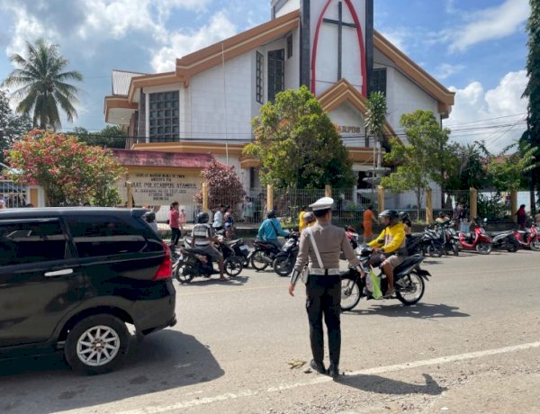 Jamin Keamanan Sekaligus Cegah Laka Lantas, Satuan Lalu Lintas Polres Belu Setiap Minggu Rutin Atur Lalu Lintas di Gereja