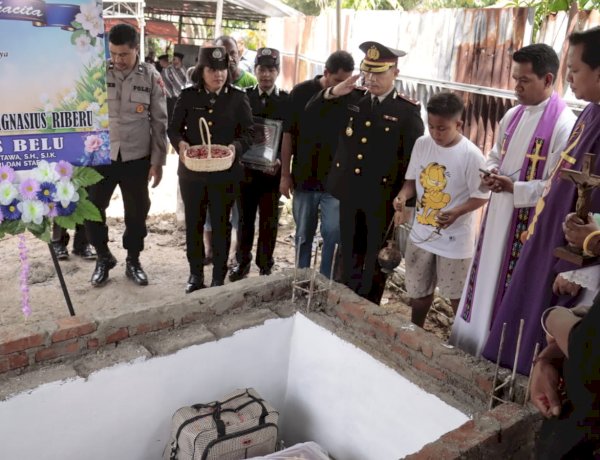 Lewat Upacara Kedinasan, Wakapolres Belu Beserta Staf Beri Penghormatan Terakhir untuk Almarhum ABRIP Purn. Ignasius Riberu