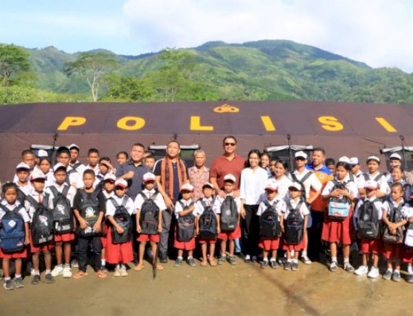 Wakapolda NTT Tinjau SMP Negeri 48 Sa Ate Gaikiu, Dirikan Tenda Darurat dan Salurkan Bantuan Pendidikan