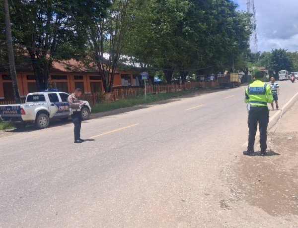 Laka Lantas di Jalur Motabuik, Sat Lantas Polres Belu Lakukan Olah TKP dan Amankan Sopir Mini Bus