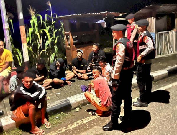 Stop Nongkrong hingga Tengah Malam Sambil Mengkosumsi Miras, Imbau Tim Perintis Polres Belu ke Masyarakat Saat Gelar Patroli Dialogis