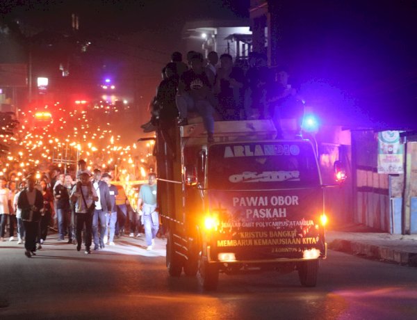 Turun Jam 2 Dini Hari, Kapolres Belu Pimpin Langsung Anggota Amankan Pawai Obor Rayakan Paskah 2026