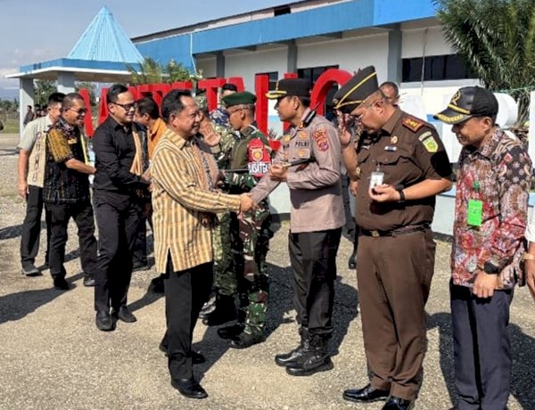 Hadiri Festival Fulan Fehan ke IV, Kapolres Belu bersama Bupati dan Forkopimda Sambut Hangat Kedatangan Menteri Dalam Negeri