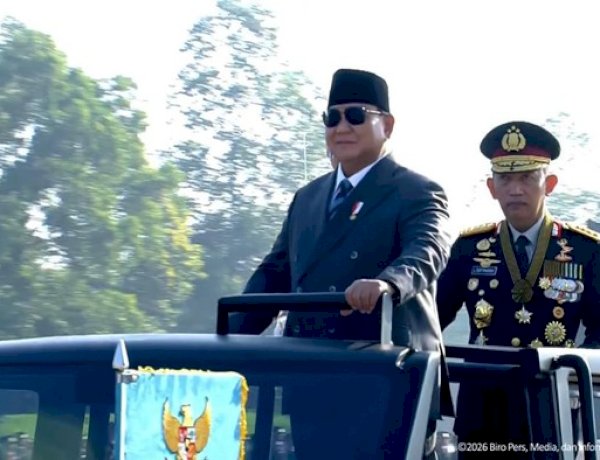 Naik Maung, Prabowo Didampingi Kapolri Cek Pasukan Hari Bhayangkara ke-80