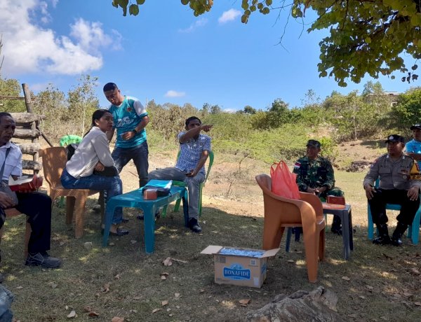 Rutin Sambangi Warga Binaanya, Upaya Bhabinkamtibmas Polres Belu dan Babinsa Ciptakan Situasi Aman di Wilayah Manumutin