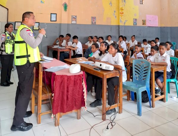 Sosialisasi untuk Pelajar Baru SMA Stella Gratia, Cara Sat Lantas Polres Belu Bangun Wawasan dan Kesadaran Berlalu Lintas Bagi Generasi Penerus Bangsa