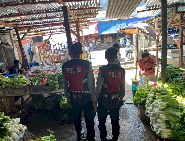 Sisir Kompleks Pasar Baru, Unit Turjawali Samapta Polres Belu Imbau Masyarakat Lapor Polisi Bila Terjadi Gangguan Kamtibmas