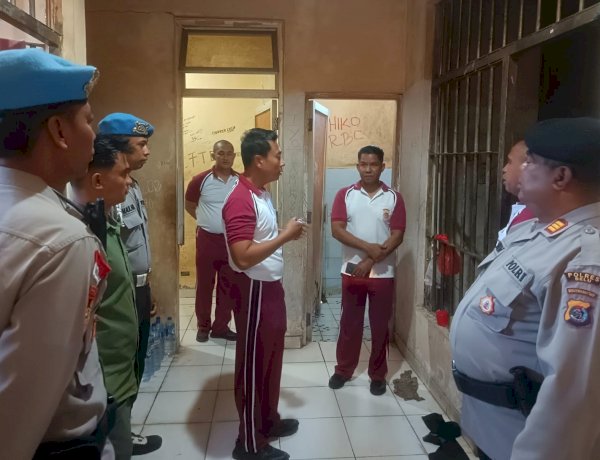 Pastikan Keamanan dan Kondisi Kesehatan Warga Binaan, Kapolres Belu, AKBP I Gede Eka Putra Astawa Cek Ruang Tahanan dan Beri Pesan Ini untuk Anggota Jaga dan Piket Fungsi