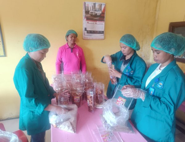 Sinergitas Mahasiswa Universitas Timor dan UMKM Bhayangkari Polres Belu, Mengolah Produk UMKM untuk Pemberdayaan Ekonomi Masyarakat di Kabupaten Belu