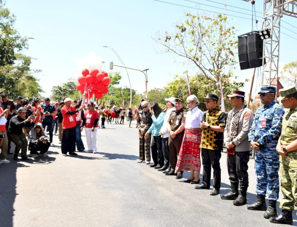 Kapolda NTT Hadiri Pawai Pembangunan 2026, 69 Tim Tampilkan Wajah Keberagaman NTT