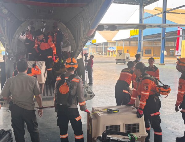 Terus Bergerak Cepat, Polri Kembali Kirim K9, Obat-obatan dan 3,4 Ton Bantuan ke NTT