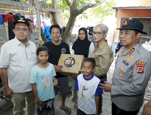 Kapolda NTT Tinjau Rumah Warga Terdampak Gempa, Salurkan Bantuan Sosial