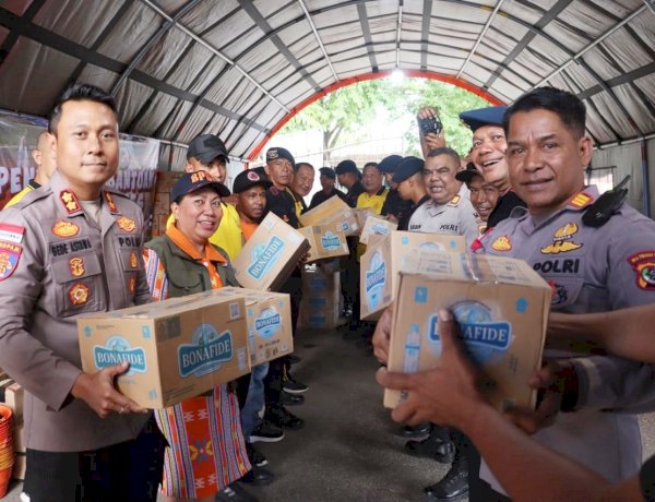 Setelah Galang Donasi, Kapolres Belu Lepas Bantuan Kloter Pertama dari Polri dan Masyarakat untuk Korban Gempa Flores