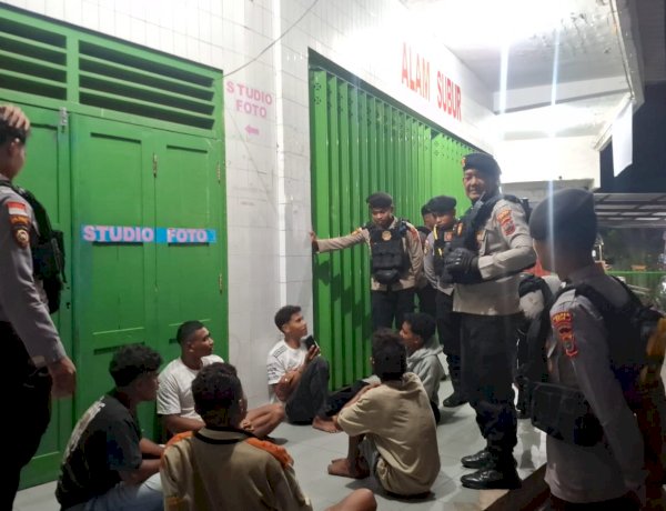 Stop Nongkrong Sambil Mengkosumsi Miras, Imbau Tim Turjawali Polres Belu ke Sekelompok Muda Saat Gelar Patroli Dialogis di Akhir Pekan